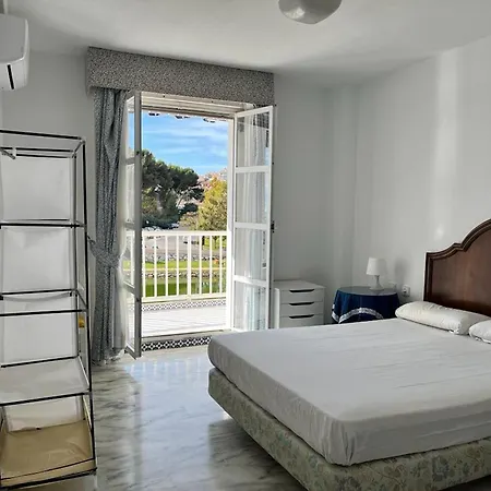 Bright And With Incredible Views In Beachfront Apartment *